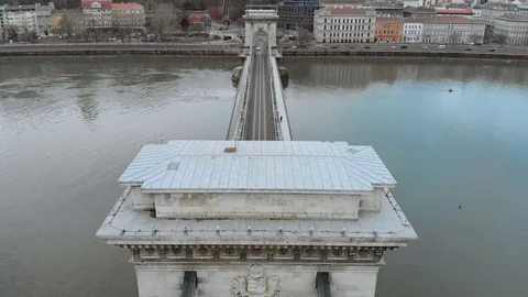 Budapest, Hungary. Top view on the Secheni Chain Bridge over the Danube River. Vídeo Stock 121558111