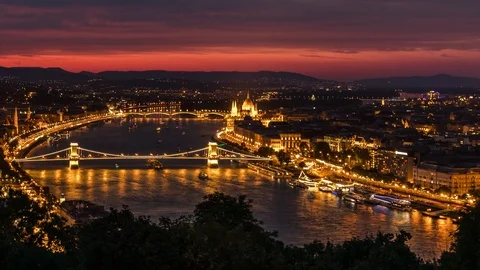 Budapest by Night  (4k UHD time lapse zom out shot) 스톡 동영상 105956189