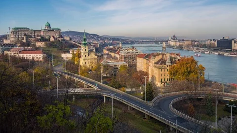 Budapest panoramic city view with the Duna river and traffic in front Video stock 83080956