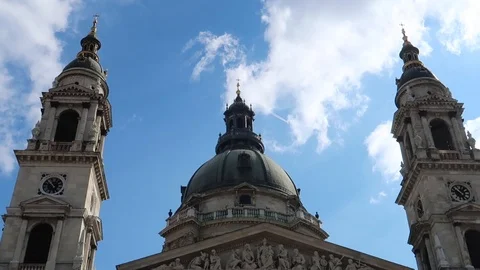 Budapest Saint Stephen's Basilica view from the ground timelapse Video stock 92110162