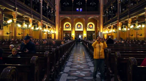 BUDAPEST SYNAGOGUE INSIDE 9 LS BACK VIEW TOURIST TAKING PHOTO Stock Footage 39436641