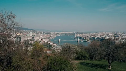 Budapest view with St. Stephen's Basilica and Chain Bridge Video stock 74469932