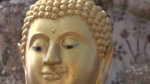 Buddha close-up and deities on the walls of a thai temple Stock-Footage 149234065