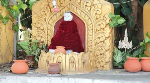 Buddha inside pagoda on Inle lake Stockbeeldmateriaal 11133053