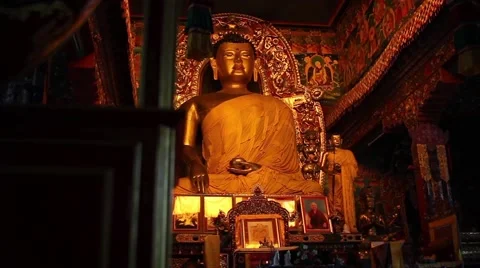 Buddha statue - appearance in the frame by slider/dolly Stock-Footage 59012812
