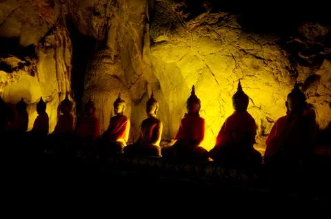 Buddha statue in the cave 스톡 사진