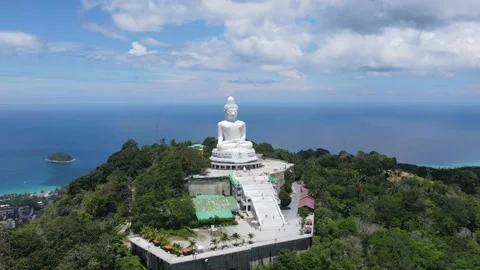Buddha statue in centre - drone timelapse Stock Footage 194380062