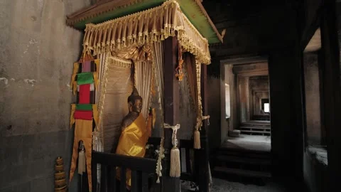 Buddha statue inside angkor wat temple in siem reap, cambodia. Famous khmer 스톡 동영상 326111774
