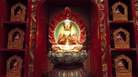 Buddha Statue, Inside Hundred Dragon Hall, Buddha Tooth Relic Temple, Singapore Vídeos de archivo 328657769