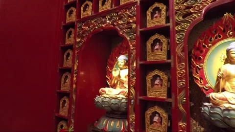 Buddha Statue, Inside Hundred Dragon Hall, Buddha Tooth Relic Temple, Singapore 스톡 동영상 328741027