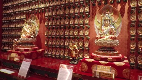 Buddha Statue, Inside Hundred Dragon Hall, Buddha Tooth Relic Temple, Singapore Stockbeeldmateriaal 328839279