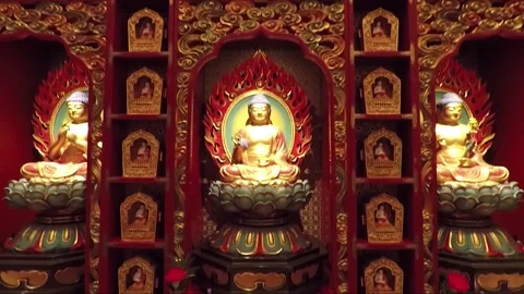 Buddha Statue, Inside Hundred Dragon Hall, Buddha Tooth Relic Temple, Singapore Vídeo Stock 328843317
