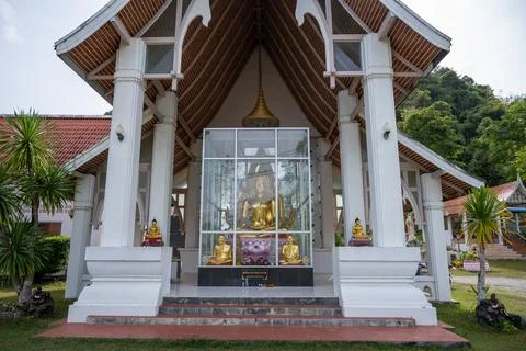 Buddha statue inside temple structure Khlong Muang Krabi Thailand 库存照片