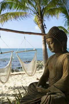 Buddha statue overlooking the ocean Foto stock