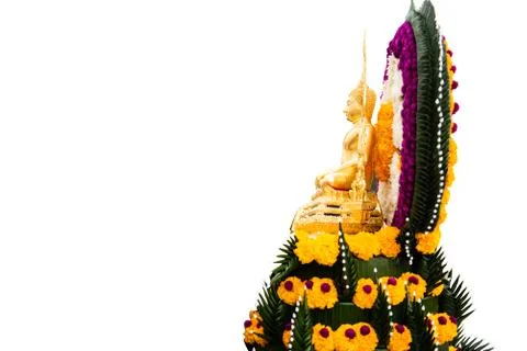 Buddha statue sit on base with flower decoration isolated on white Stock-Fotos