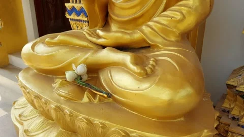 Buddha statue sitting and smiling Stock Footage 276515012