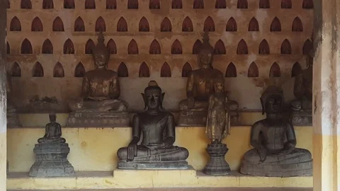 Buddha statues in different positions, shelves, Sisaket Museum, Vientiane, Laos Vídeos de archivo 75562545