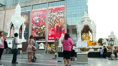 Buddha Statues at the mall Stock-Footage 10176386