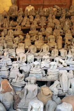 Buddhas and door Stock Photos