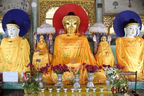 Buddhas and wall Foto stock