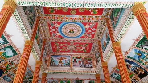 Buddha’s story murals on ceiling, columns, Pha That Luang, Vientiane, Laos Vídeos de archivo 75010951