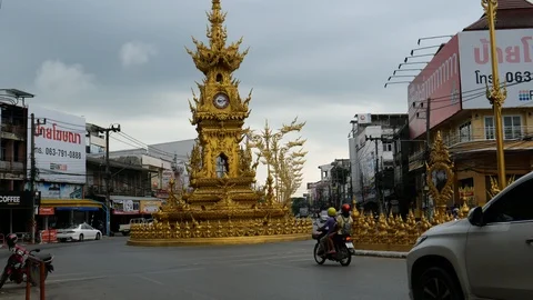 Buddhist architecture of clock tower in Chiang Rai and traffic, Thailand 스톡 동영상 120619940