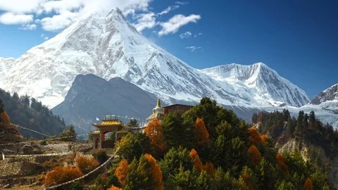 Buddhist monastery and Manaslu mount in Himalayas, Nepal. Time lapse. Vidéo 78720026