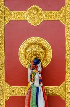 Buddhist monastery door Stockfoto's