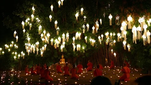 Buddhist monk pray at buddha statue in Yeepeng festival Stock Footage 93629300