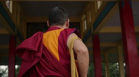 Buddhist Monk walking to temple Video stock 60053348