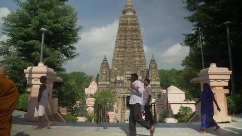 Buddhist monks at the Mahabodhi Mahaviha... | Stock Video | Pond5