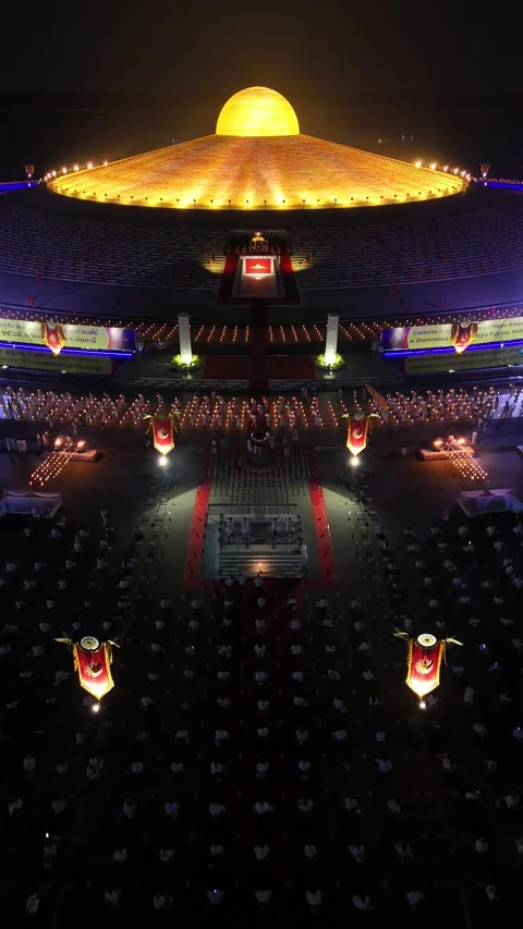 Buddhist Monks Meditating During Magha Puja Ceremony in Bangkok, Thailand Stock Footage 335940982