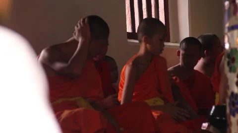 Buddhist Monks praying in Monastery 動画素材 55432201