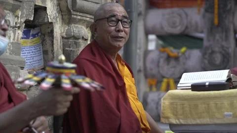 Buddhist monks talking at complex Mahabodhi temple Video stock 230018151