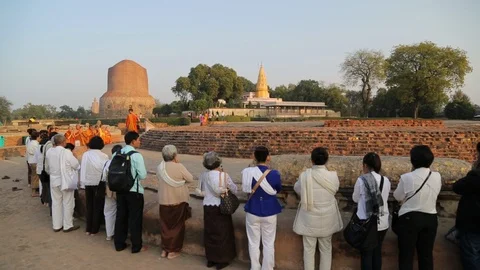 Buddhist Pilgrims Praying At Monastery Ruins, Sarnath, India. Stock-Footage 124824141