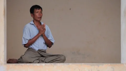 Buddhist prayers, Myanmar temple Stock Footage 102644014