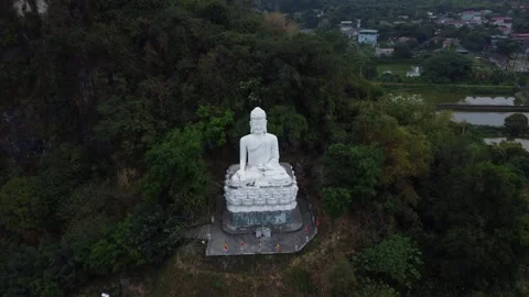 Buddhist statue in the mountains Video stock 242094794
