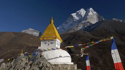 Buddhist stupa with prayer flags on track to the base camp of Everest (EBC) in 스톡 동영상 128446148
