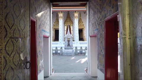 Buddhist Stupa, View Through Gate, Wat Arun Temple Compound, Bangkok, Thailand Vídeos de archivo 290789729