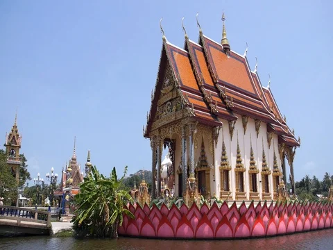 Buddhist Temple Decorated in Asian Style. Wat Plai Laem on Samui in Thailand Stockbeeldmateriaal 78526965