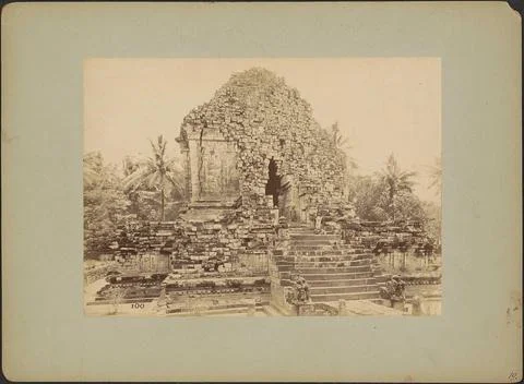 Buddhist temple (Mendoet) on Java. Part of travel album with pictures of s... 스톡 사진