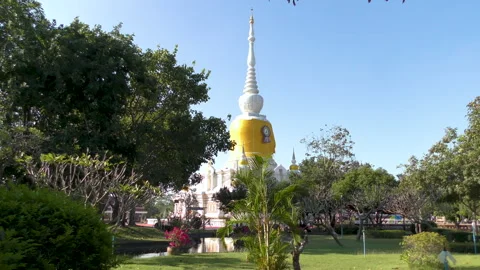 Buddhist Temple in Thailand on a beautiful day Stock Footage 289241553