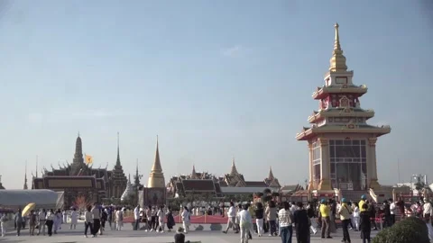 Buddhists and devotees gather to pay homage to the Buddha's sacred tooth relic Vídeo Stock 297524657