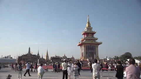 Buddhists and devotees gather to pay homage to the Buddha's sacred tooth relic Vídeo Stock 297524667