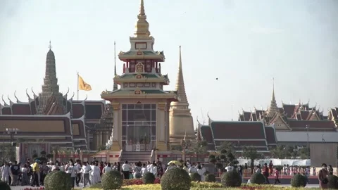 Buddhists and devotees gather to pay homage to the Buddha's sacred tooth relic Vídeo Stock 297524668
