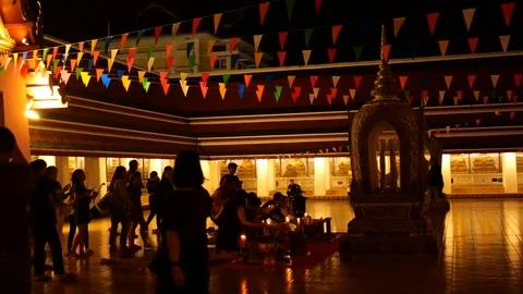 Buddhists in Thai temple Stock-Footage 120432022