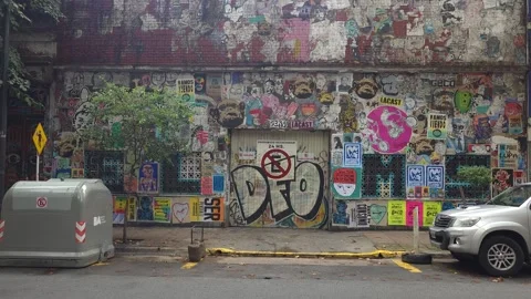 Buenos Aires, Argentina: Vibrant City Street Art, Graffiti, Pop Culture Murals Vídeo Stock 339018564
