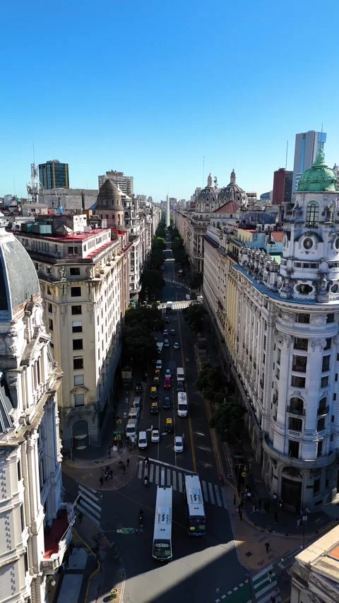 Buenos aires cityscape with avenue saenz pena traffic and obelisk 库存影片 335329224