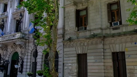 BUENOS AIRES — DIC 27, 2017: Street view from touristic bus in Buenos Aires. 스톡 동영상 105144539