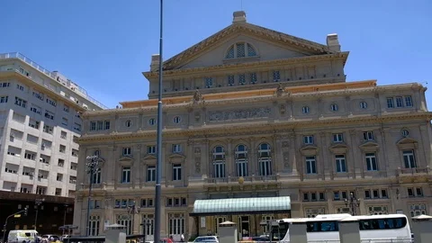 BUENOS AIRES — DIC 27, 2017: Street view from touristic bus in Buenos Aires. Stock-Footage 105144546
